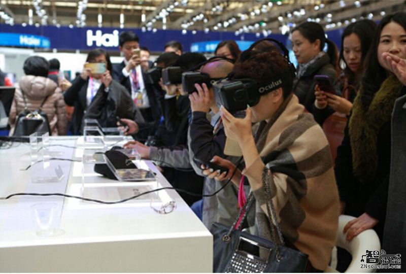 纳米不沾油技术 海尔免清洗油烟机亮相AWE 智能公会