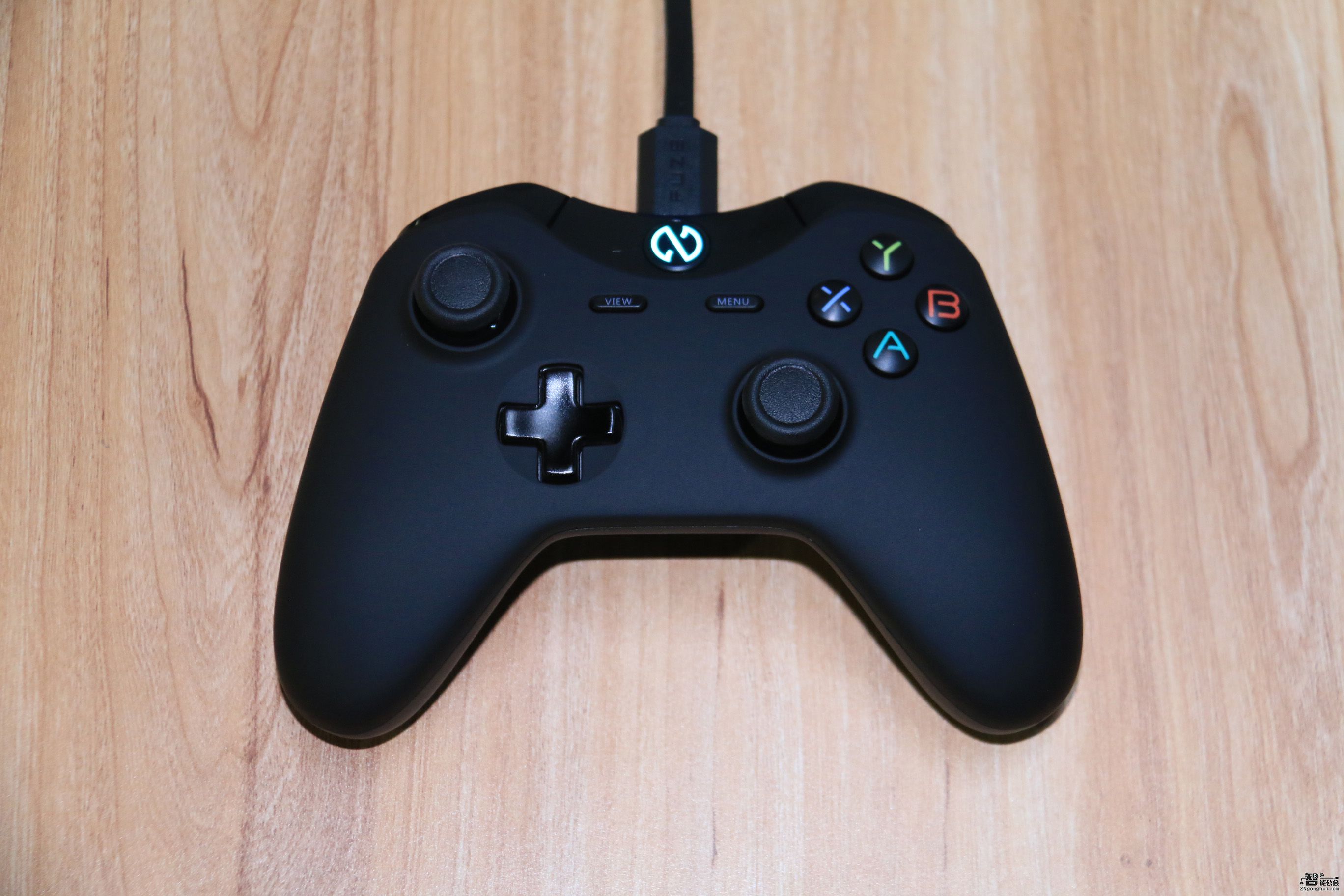 没有女朋友就玩游戏啊！战斧F1游戏主机上手体验 智能公会