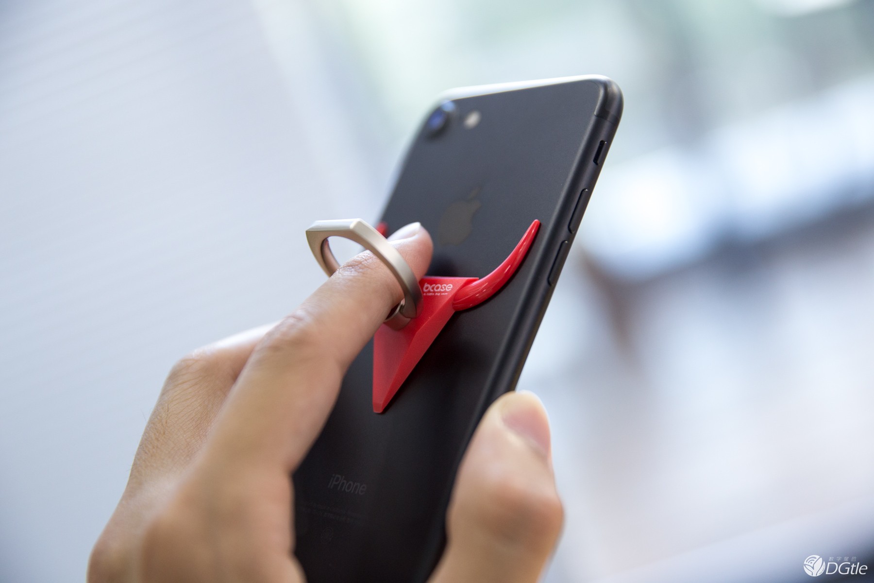 手滑星人的救星  bcase公牛手机指环支架 智能公会