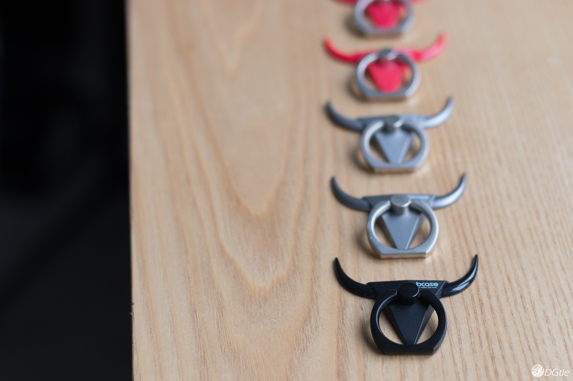 手滑星人的救星  bcase公牛手机指环支架 智能公会