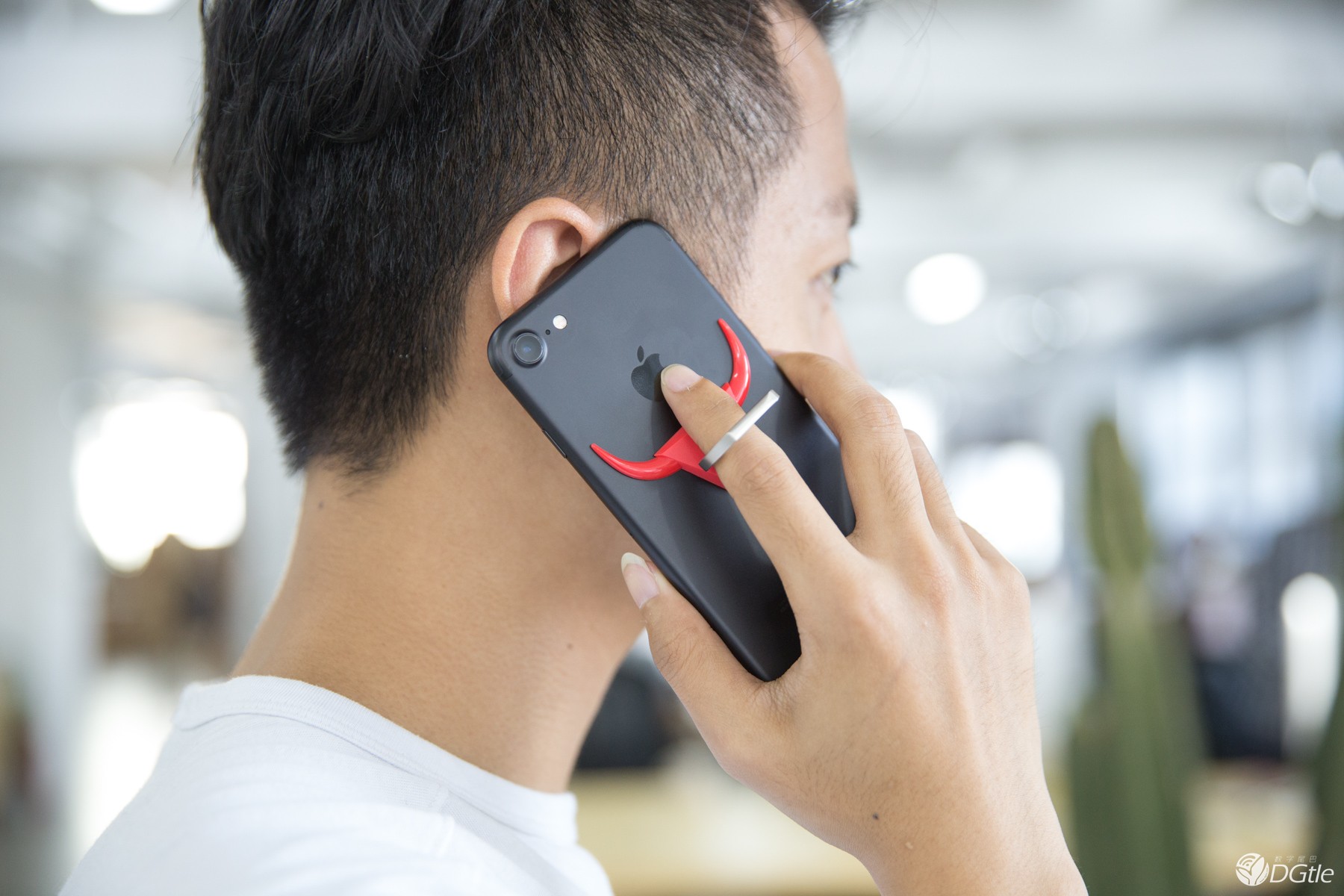 手滑星人的救星  bcase公牛手机指环支架 智能公会