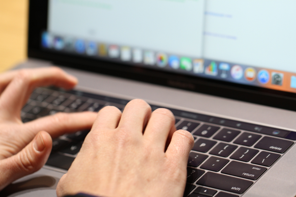 苹果发布全新 MacBook Pro  你的肾准备好了吗 智能公会