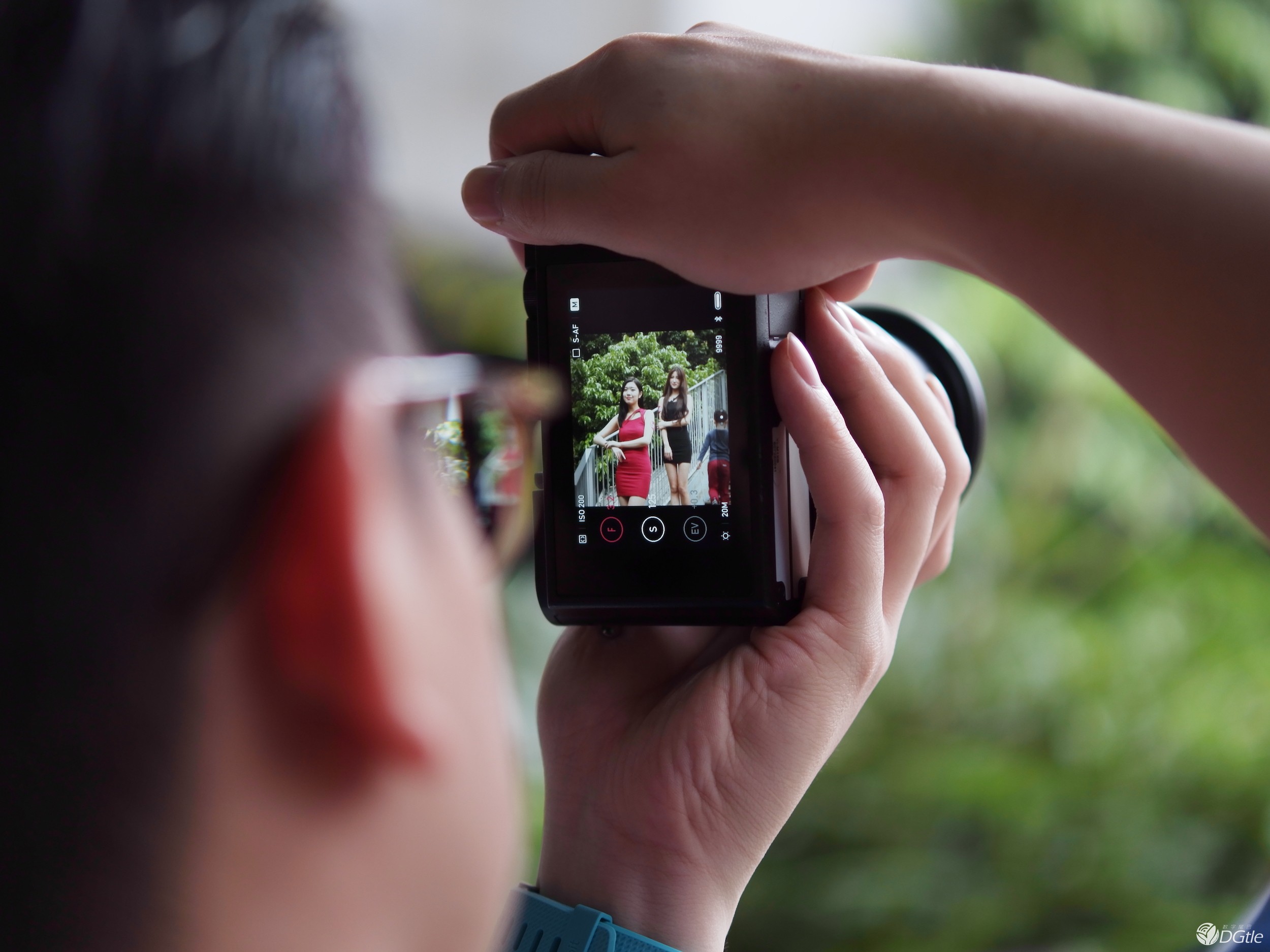 平价摄影风潮  小蚁微单相机M1线下体验  智能公会