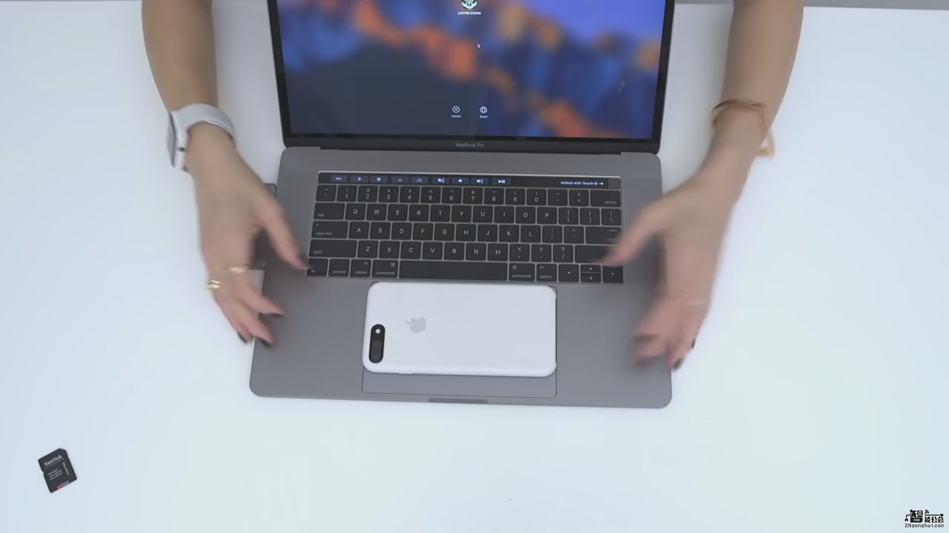 装X者哭晕！原因竟是新MacBook取消了这个功能... 智能公会