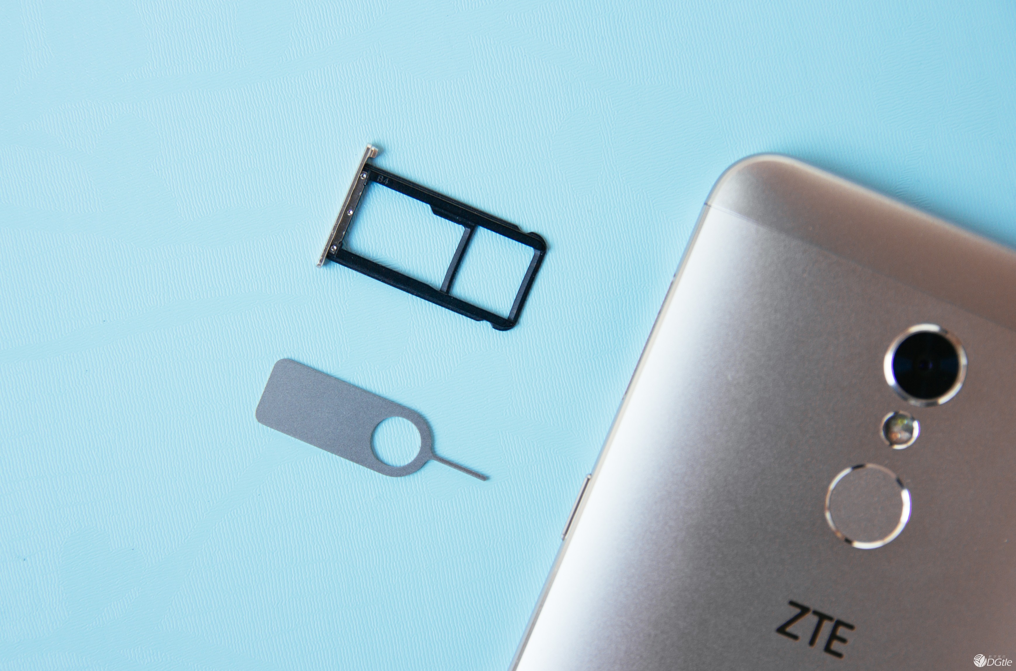  中兴小鲜4 也许是目前最实用的语音手机 智能公会