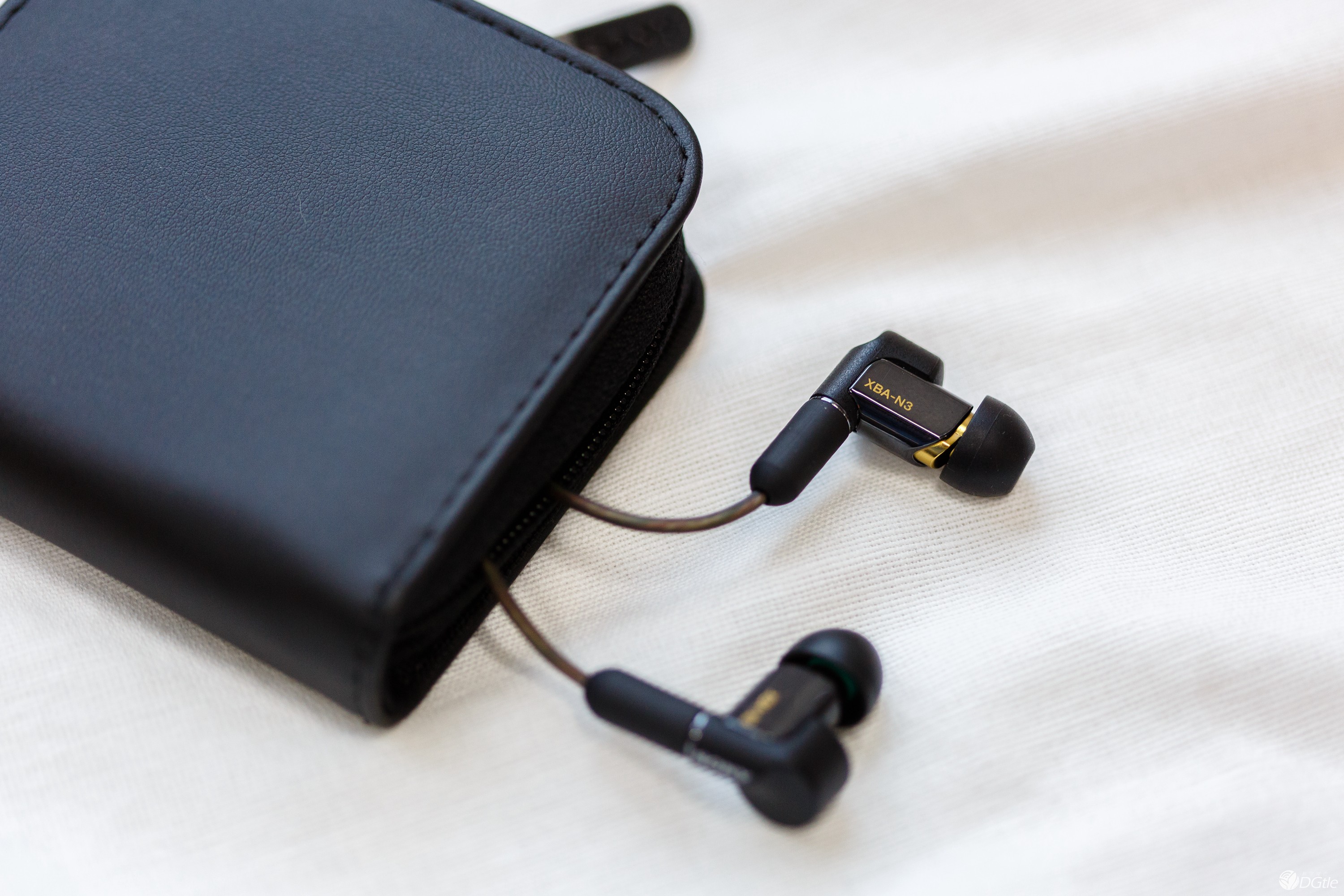 更小的体积 更佳的音质 索尼XBA-N3AP圈铁耳塞体验 智能公会