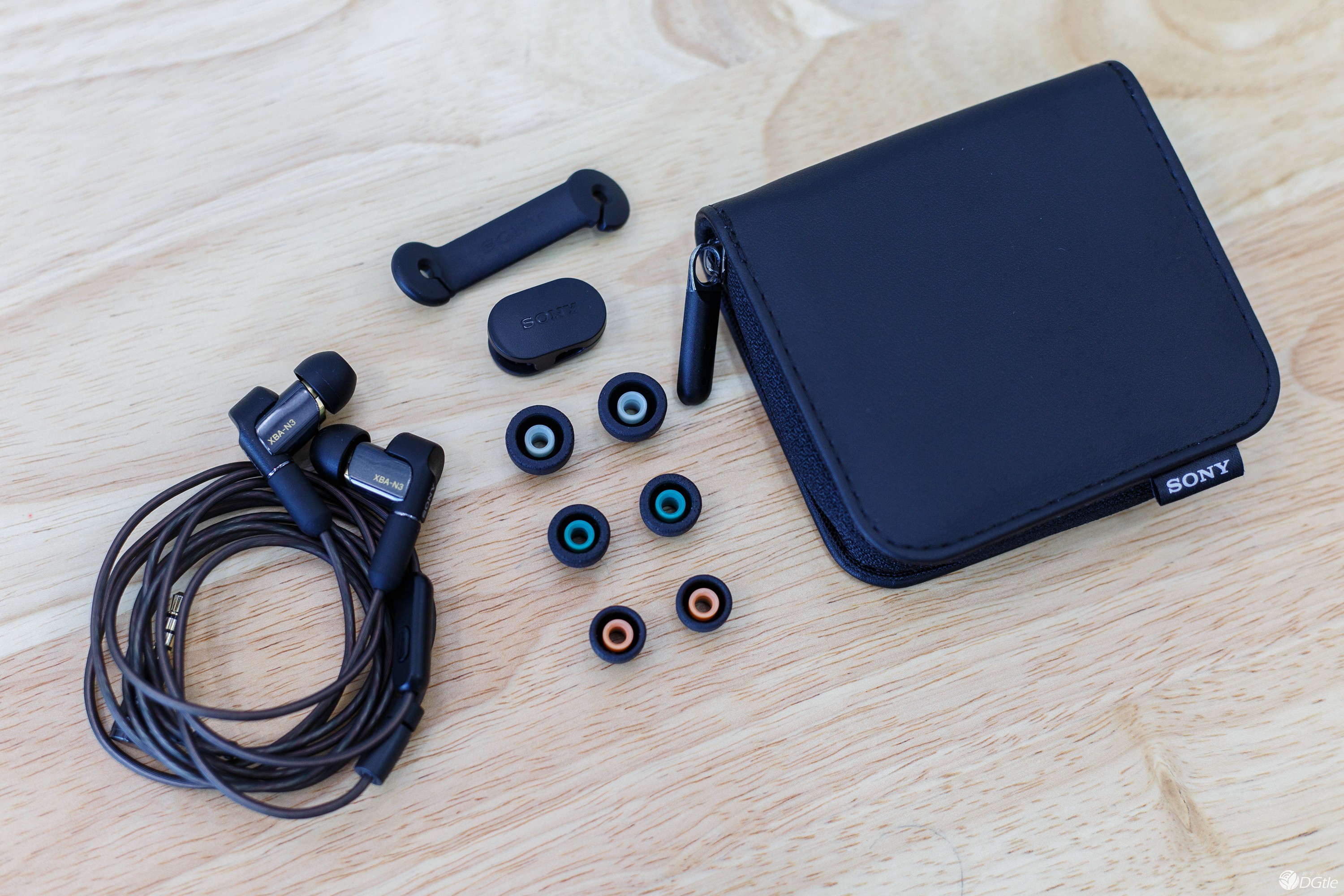 更小的体积 更佳的音质 索尼XBA-N3AP圈铁耳塞体验 智能公会