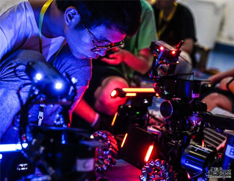 大疆RoboMasters入驻AWE 机甲竞赛机器人将空降魔都 智能公会