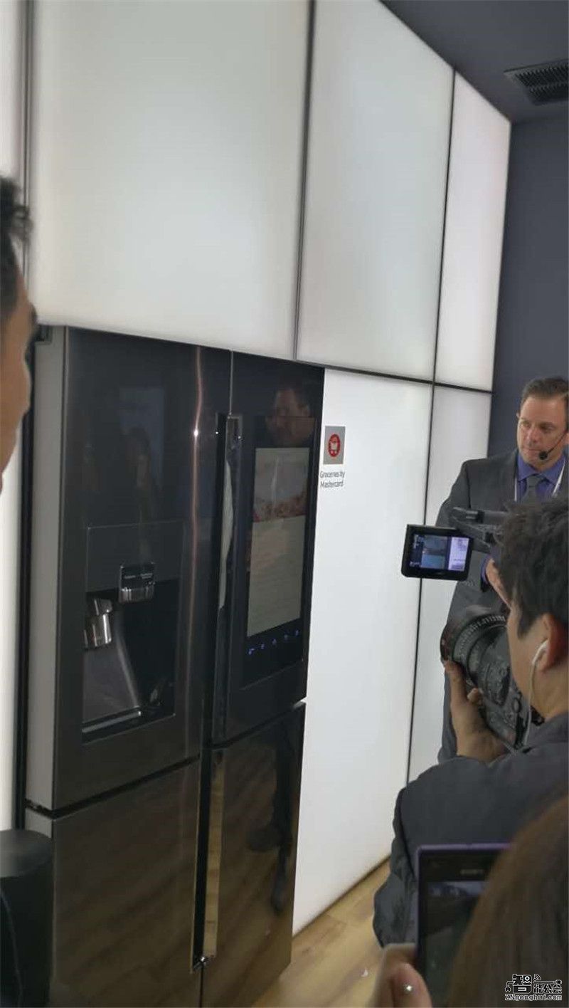 CES大SHOW开展，三星展台成最强台风眼 智能公会