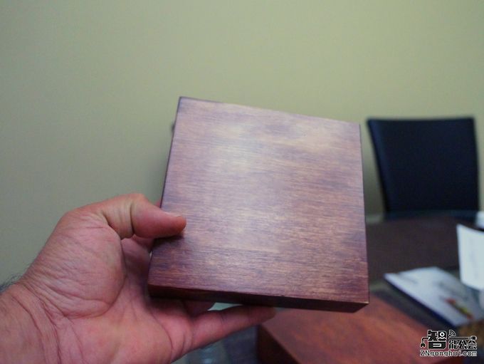 逼格|这个小玩意能让iPhone无线充电 还能飘在空中 智能公会