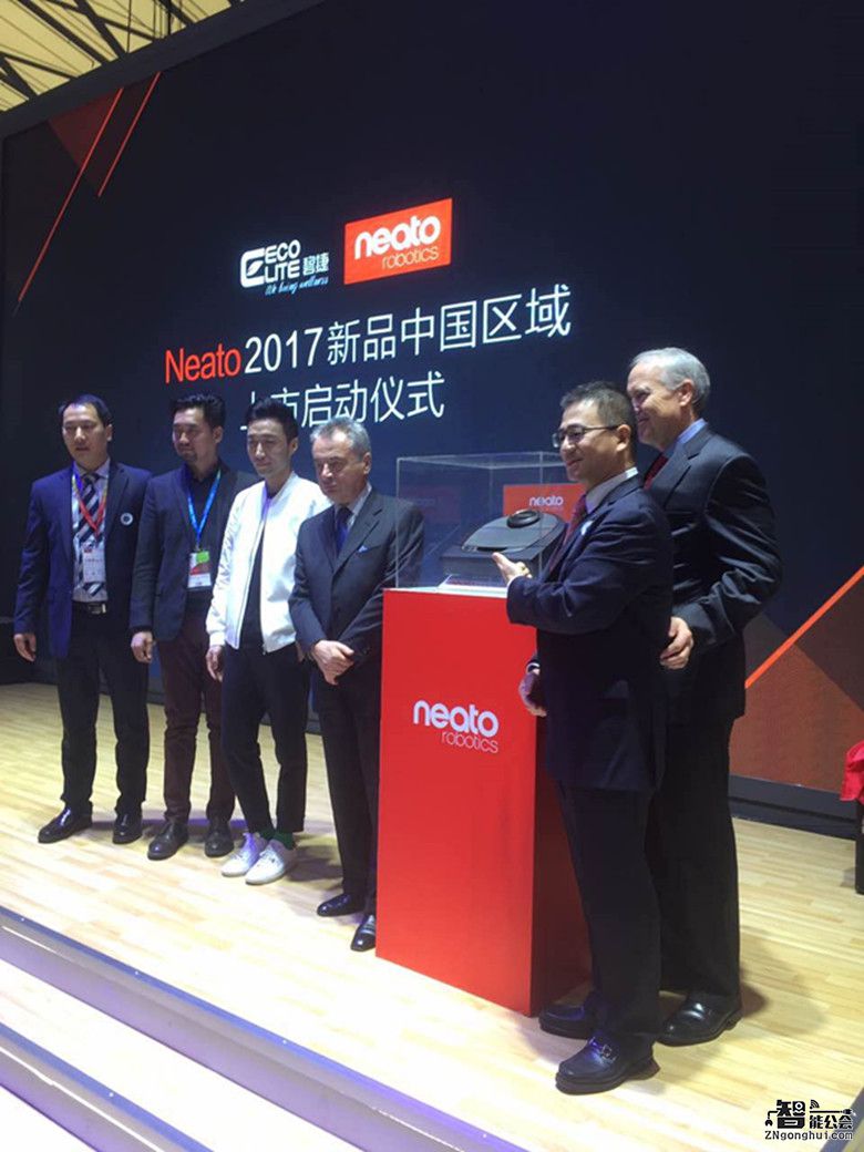 [AWE]懒人最爱~Neato智能扫地机器人 智能公会