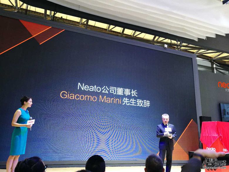 [AWE]懒人最爱~Neato智能扫地机器人 智能公会