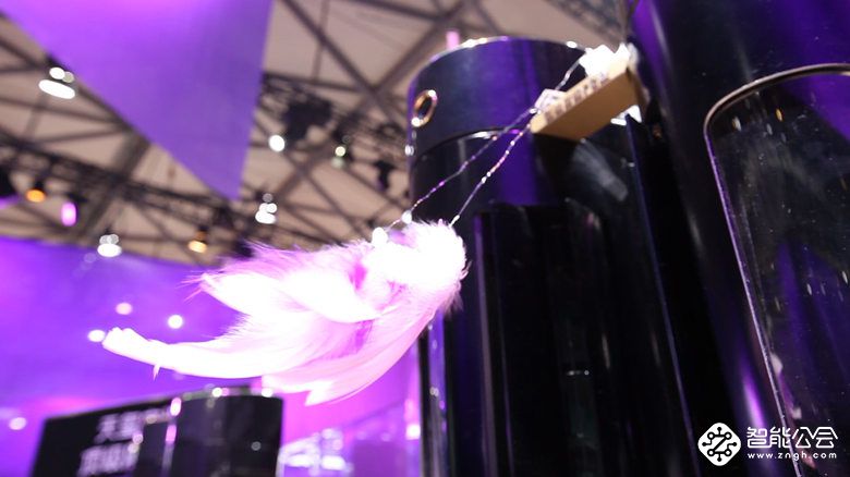 AWE第一现场试验：两根羽毛测出空调的冷热感知 智能公会