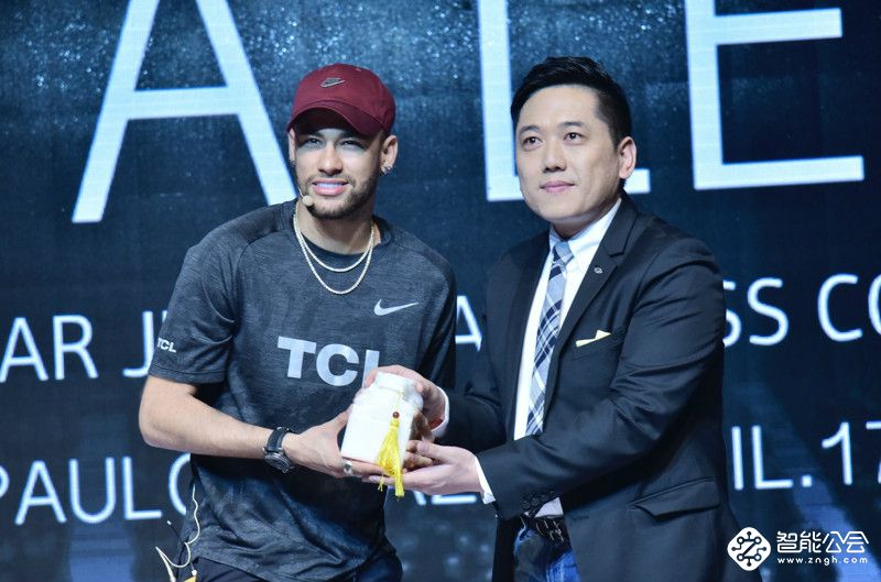 TCL全球化提速 携手内马尔发布智能科技新品 智能公会