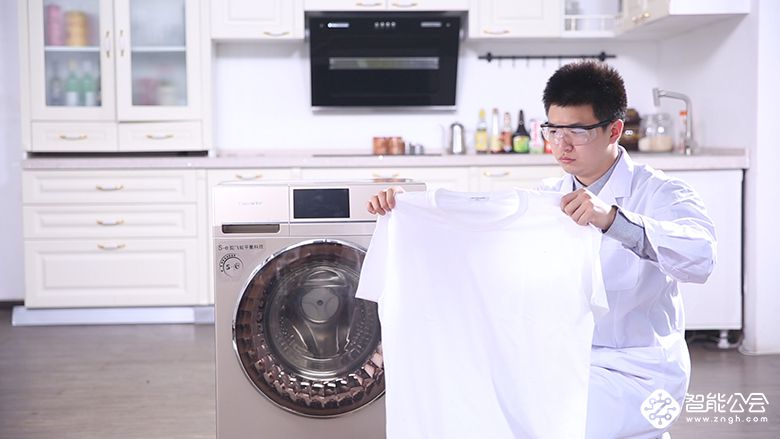 看似风平浪静的实验背后 竟是每分钟1000转的高速运行 智能公会