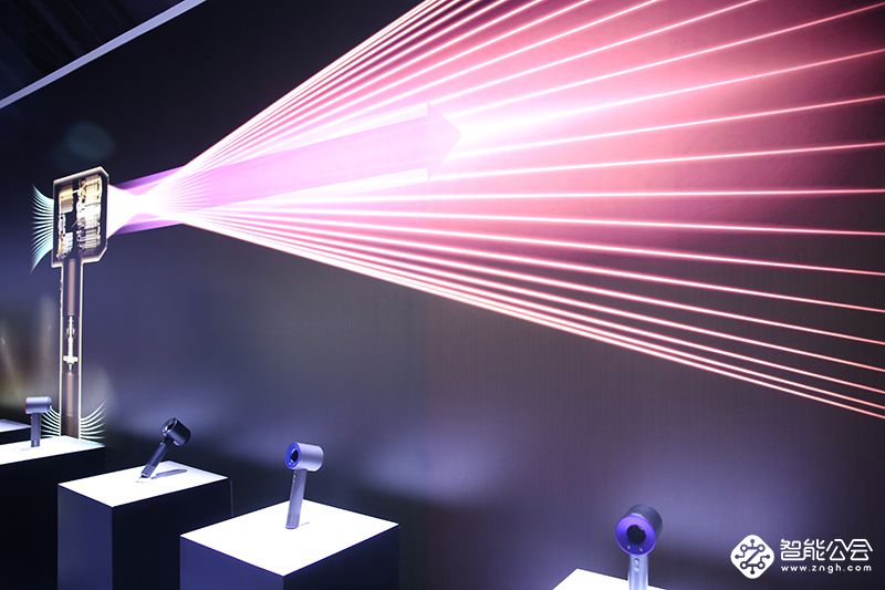 每秒产生41升强劲均匀气流 戴森吹风机黑科技你肯定没见过 智能公会