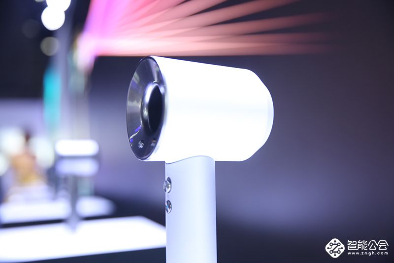 每秒产生41升强劲均匀气流 戴森吹风机黑科技你肯定没见过 智能公会