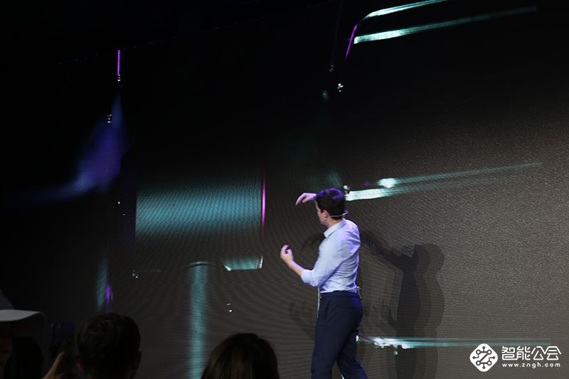 每秒产生41升强劲均匀气流 戴森吹风机黑科技你肯定没见过 智能公会