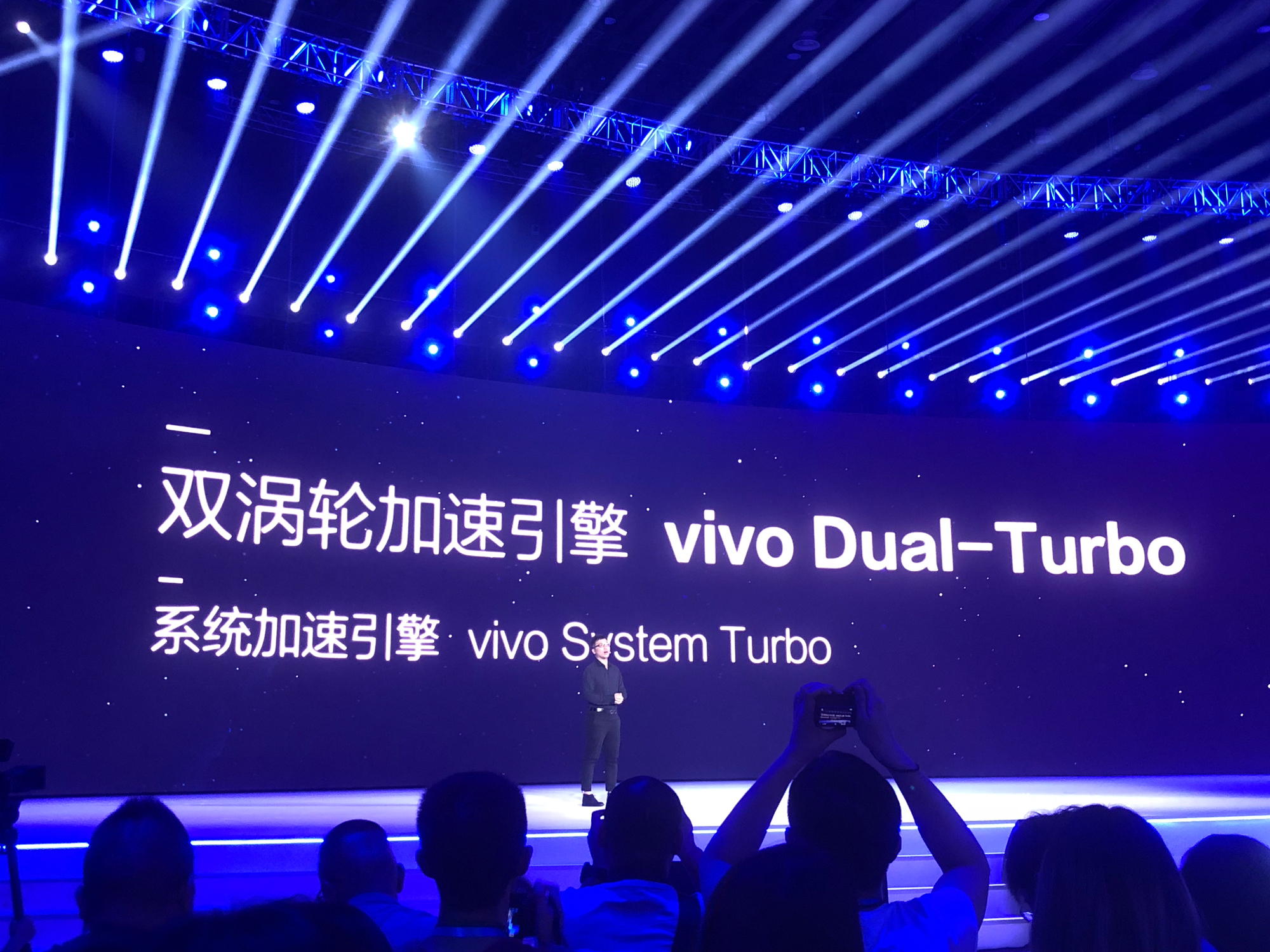 3498元！vivo X23上手：超广角相机+吓人技术加持 智能公会