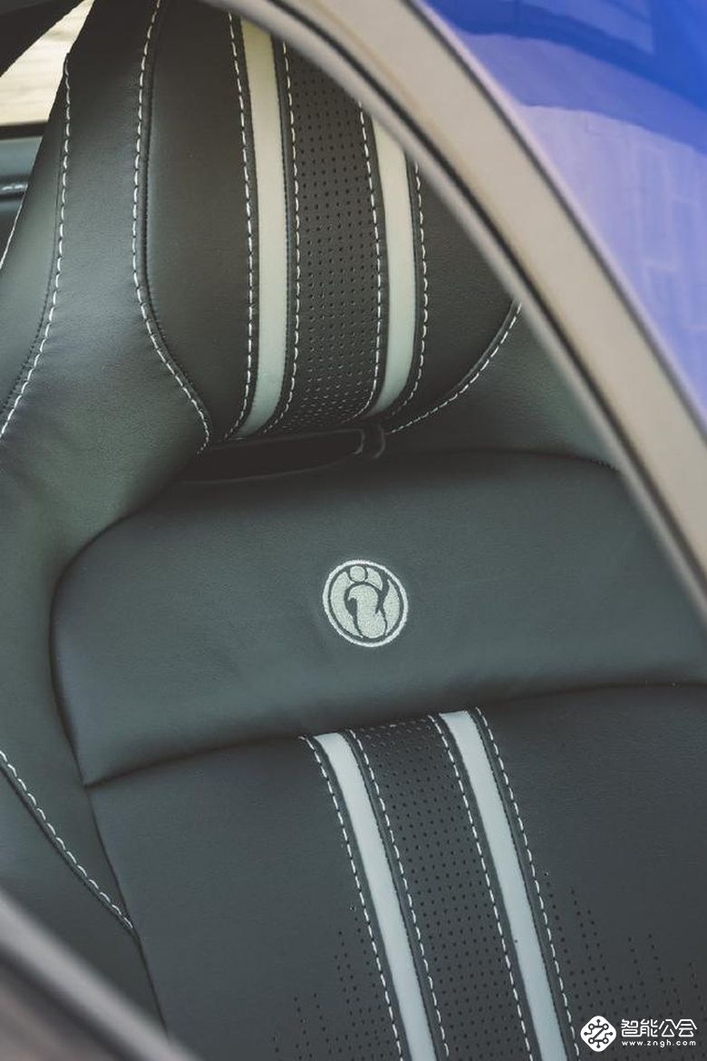 IG夺冠版特别定制阿斯顿马丁！车顶IG图标车内各种IG细节！ 智能公会