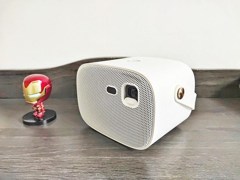 居家旅行投影神器 联想V5便携家用投影仪体验 智能公会