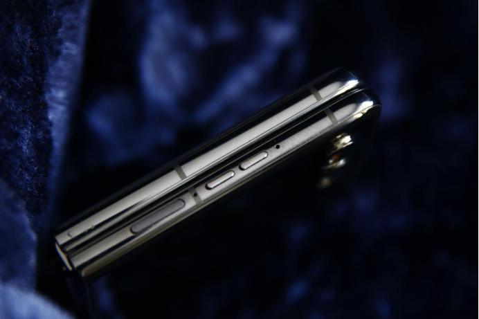 全系标配实用4寸大外屏 联想moto razr 50 Ultra AI元启掀旗舰小折叠普及风 智能公会