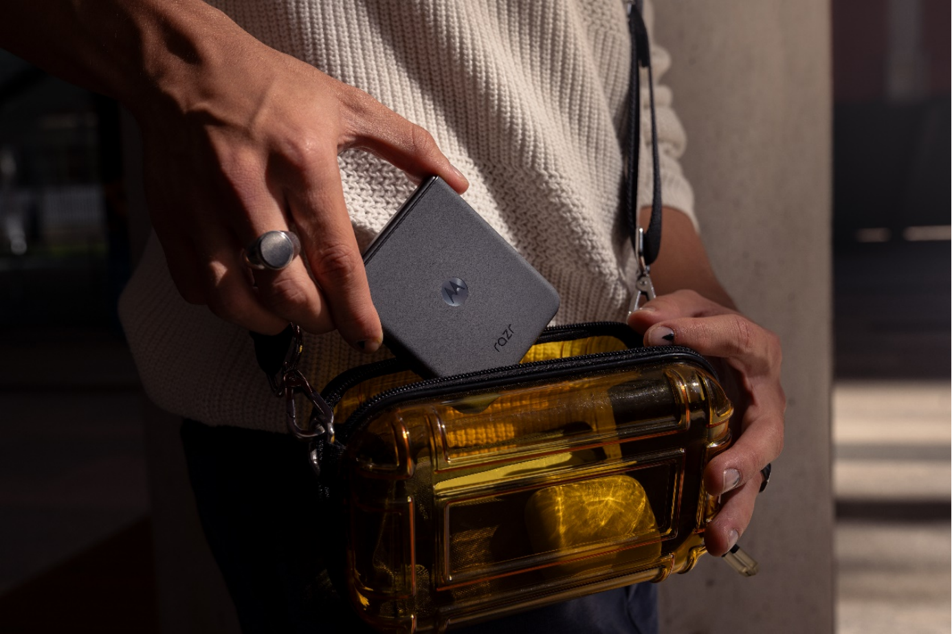 联想发布YOGA AI PC与联想moto razr折叠屏AI手机，打造全场景超级互联体验 智能公会