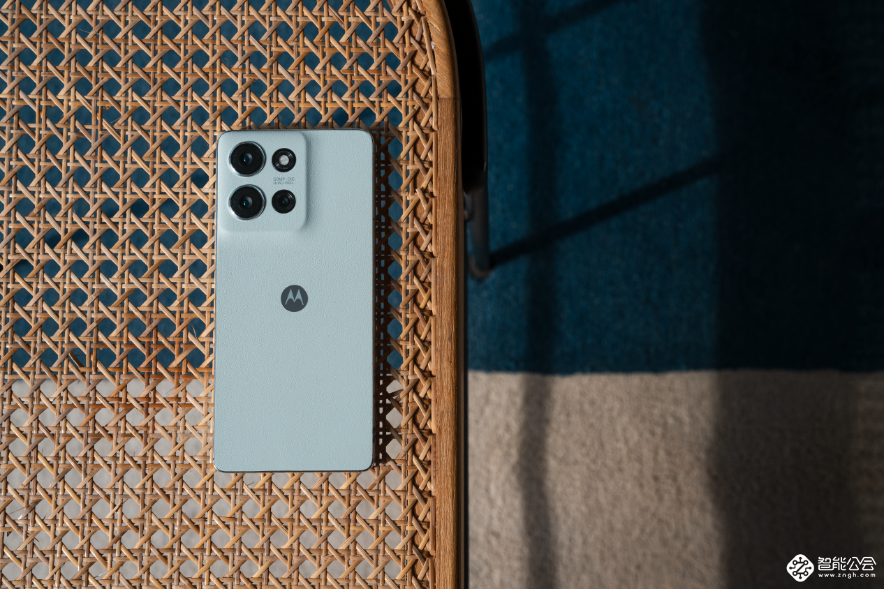 联想moto razr 50白色恋人&联想moto g75，携AI技术震撼来袭 智能公会