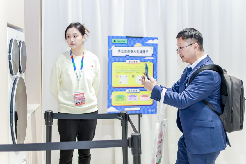 Leader接招懒人洗衣机 行业首创一体三滚筒，AWE正式亮相！ 智能公会