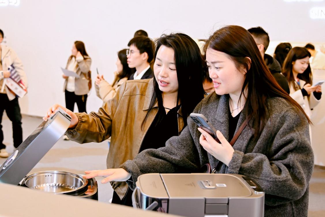 中国小家电「健康派」代表登场AWE  九阳革新厨房健康新体验 智能公会