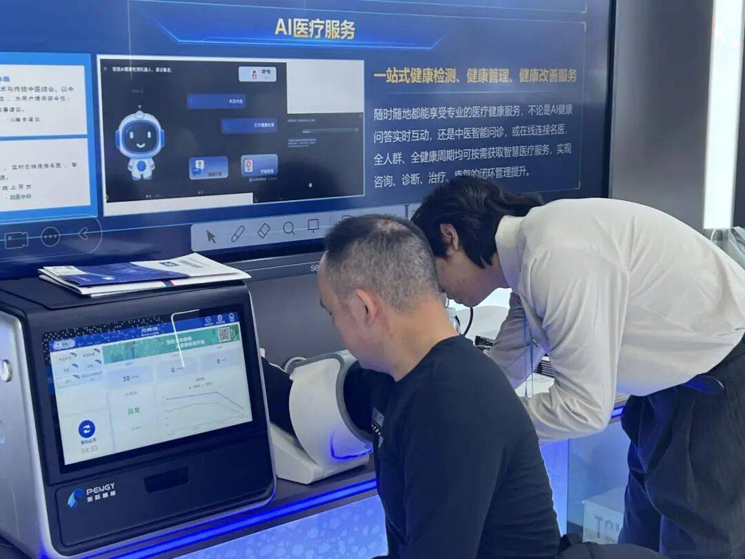 侧踢后空翻还写书法？中国电信AI黑科技秀翻全场！ 智能公会