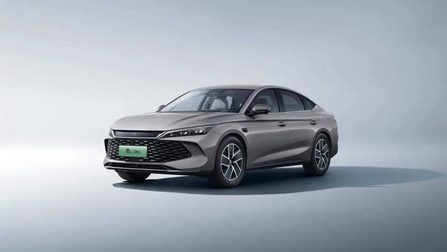 纯电续航飙到210km！2026款秦PLUS DM-i、秦L DM-i长续航版上市 智能公会