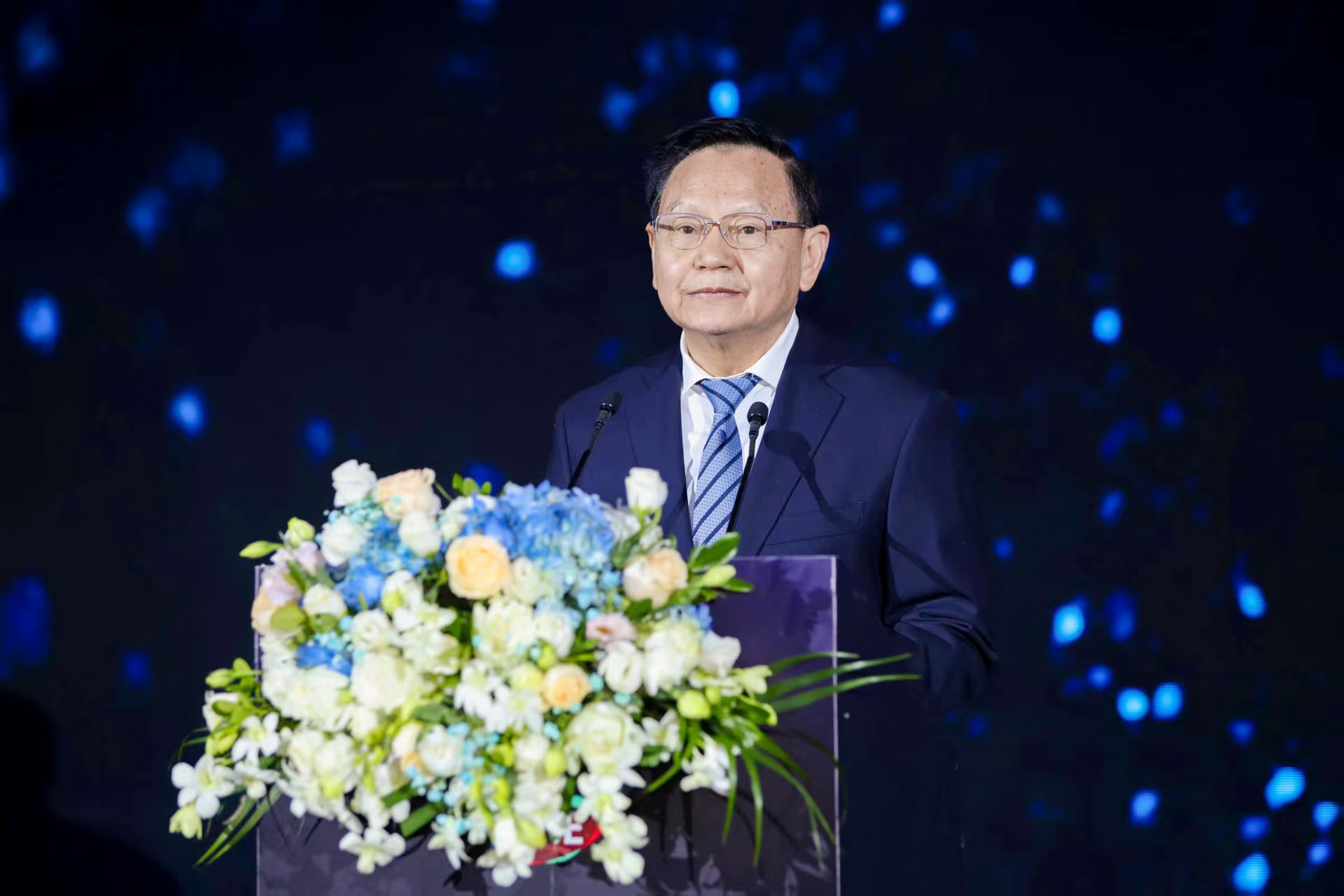 家用服务机器人产业发展论坛暨家用服务机器人专委会成立大会在上海召开 智能公会