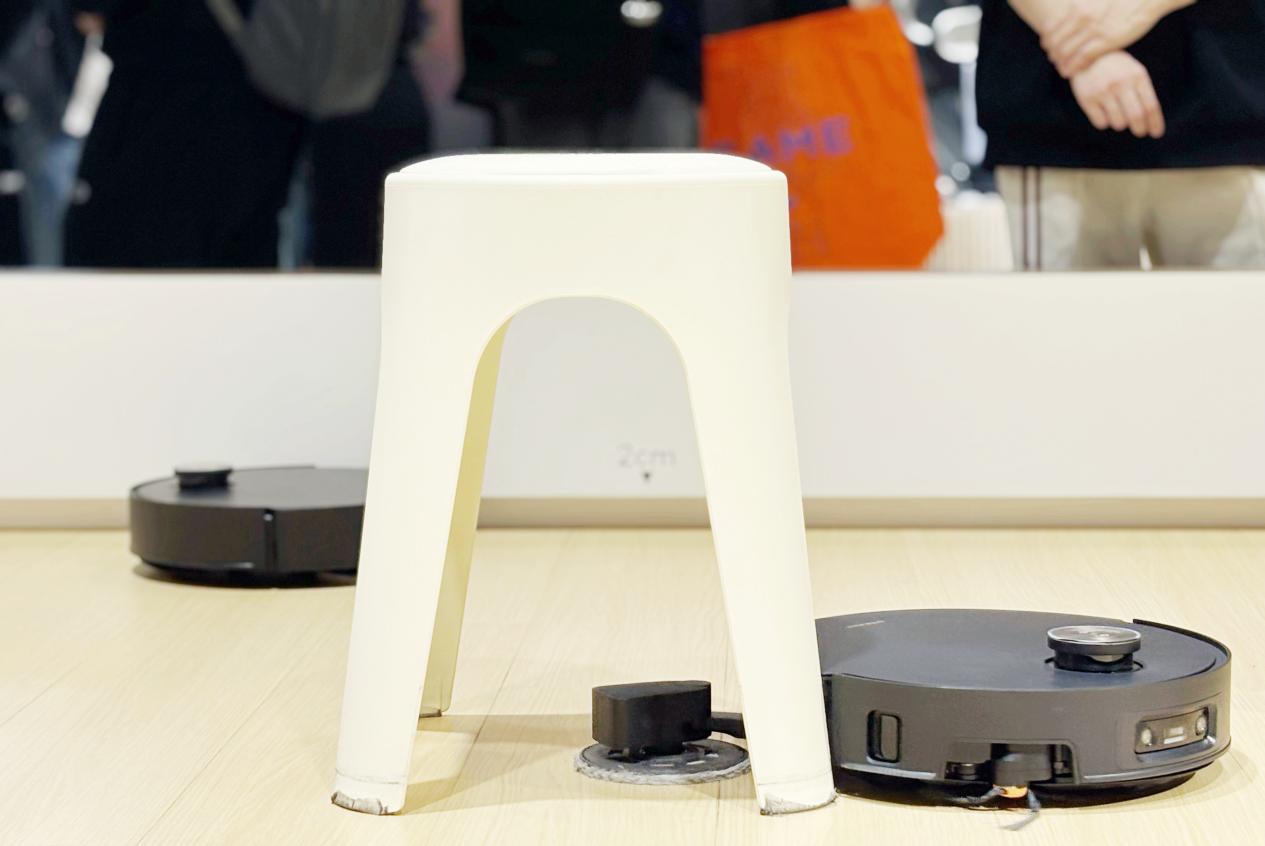 追觅扫地机AWE重磅发布 X60 Pro 圆盘版 ，第二代仿生机械臂突破家庭清洁新极限 智能公会