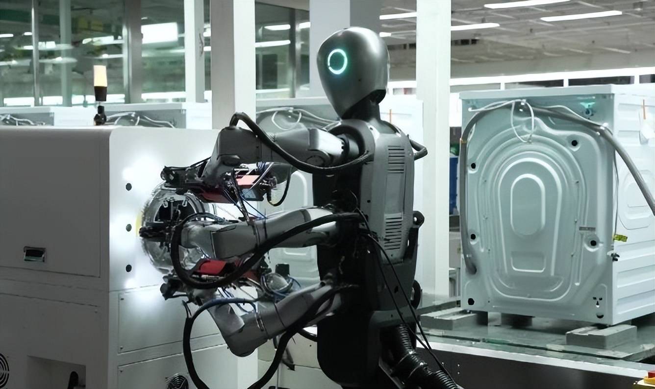 亮相人民日报！美的机器人探索多场景落地应用 智能公会